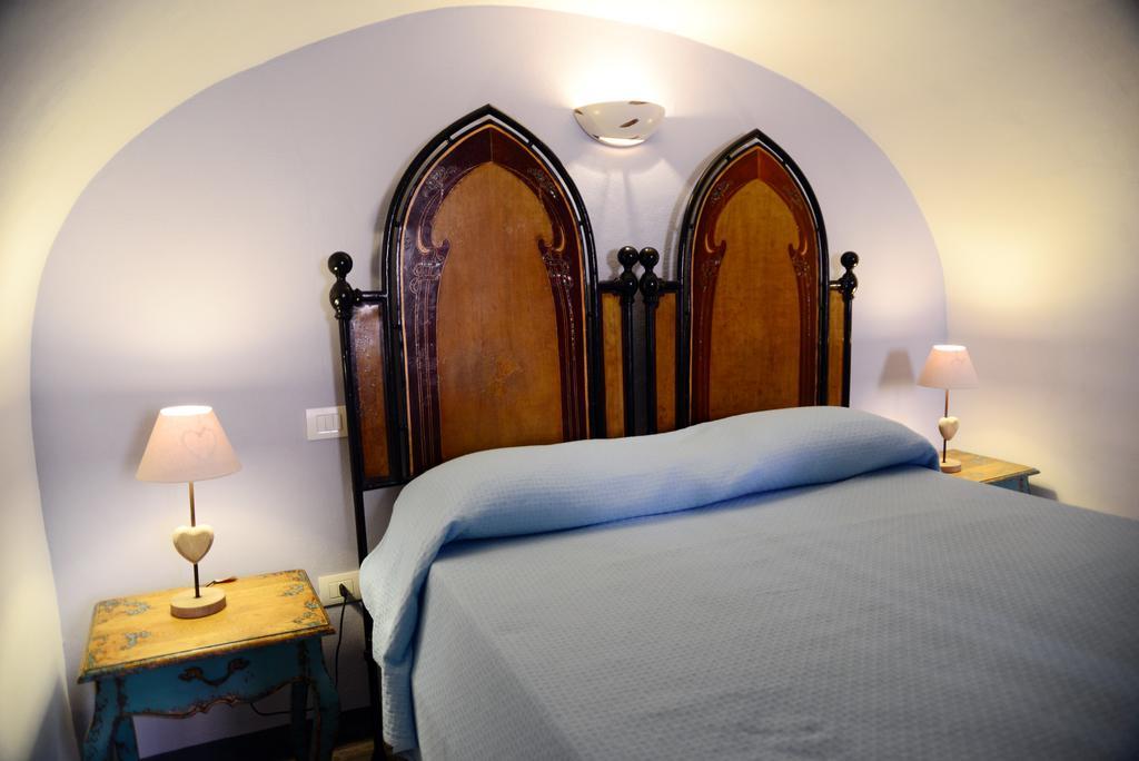 Il Corso 41 Openhouse Hotel Bosa Room photo