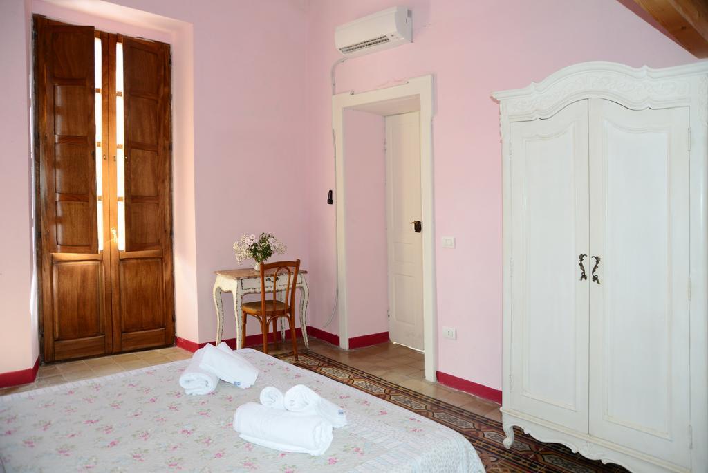 Il Corso 41 Openhouse Hotel Bosa Room photo